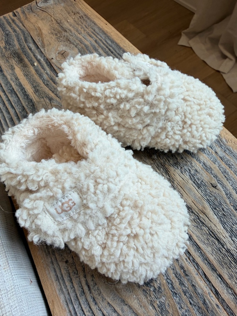 Ugg Bixbee Bootie in natural curly faux fur - size US 02/03
